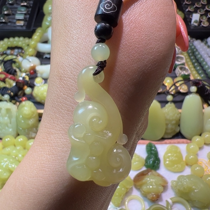 和田玉（黄玉）颈饰未镶嵌