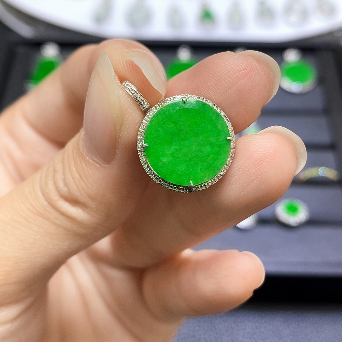 翡翠18K金镶嵌吊坠(不含链)