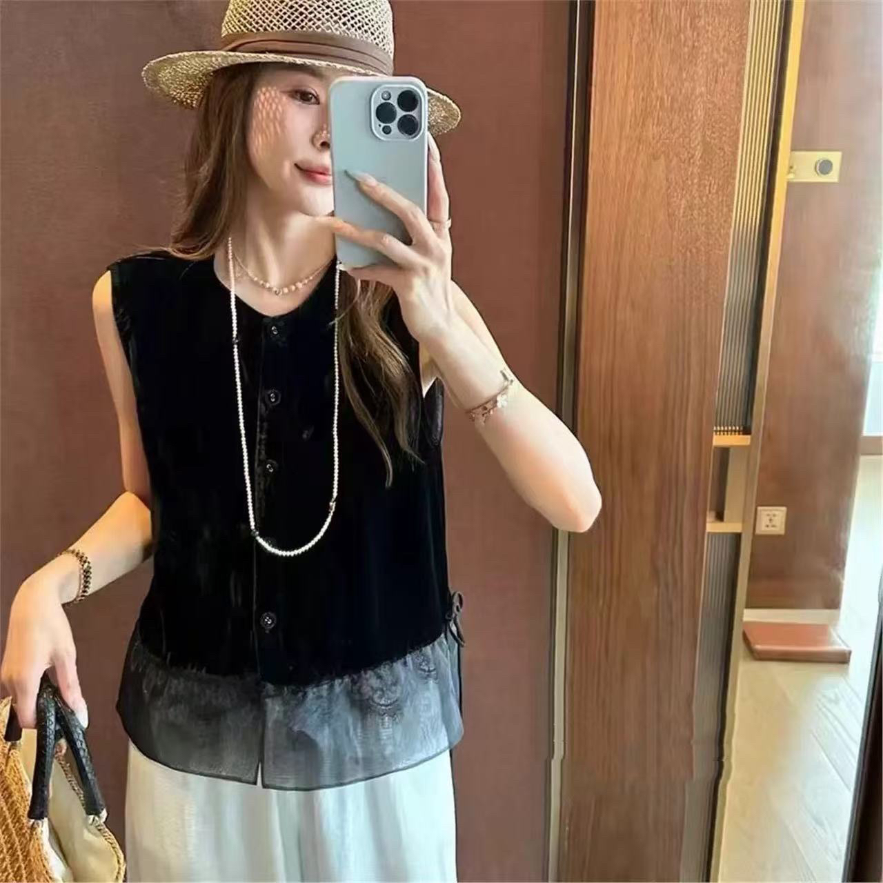 轻奢丝绒网纱拼接新款韩版时尚百搭显瘦圆领无袖女宽松显瘦上衣