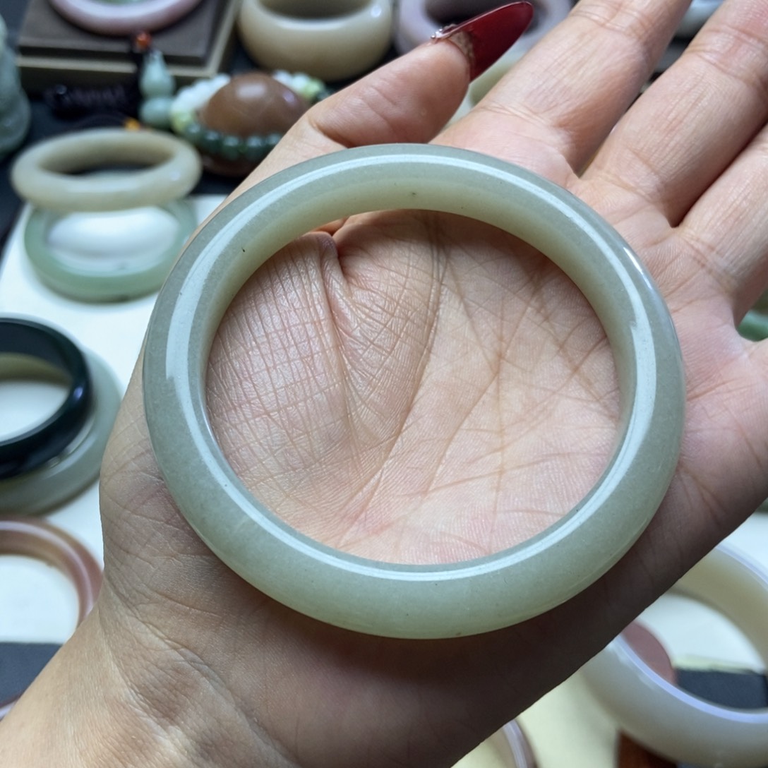 石英质玉手镯未镶嵌