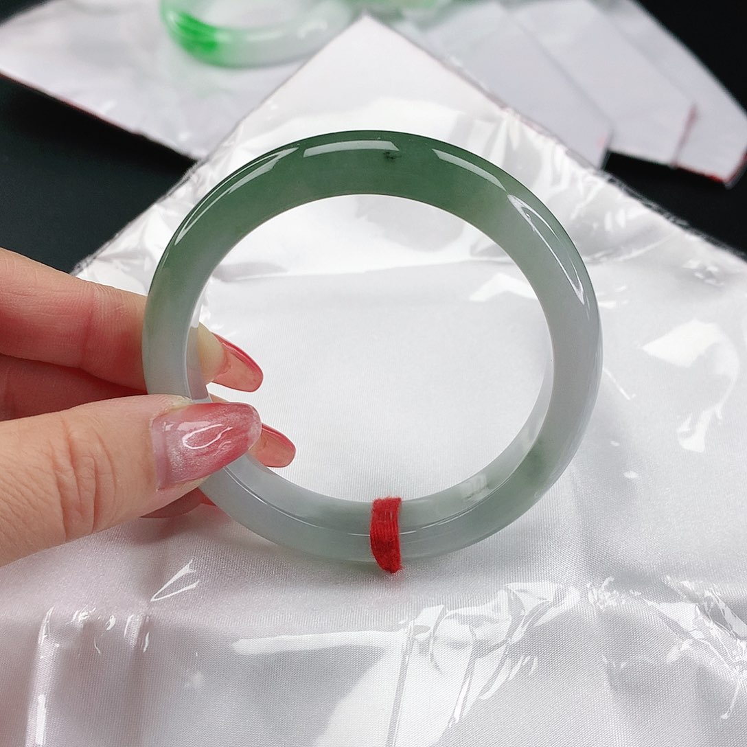 翡翠手镯未镶嵌翡翠100