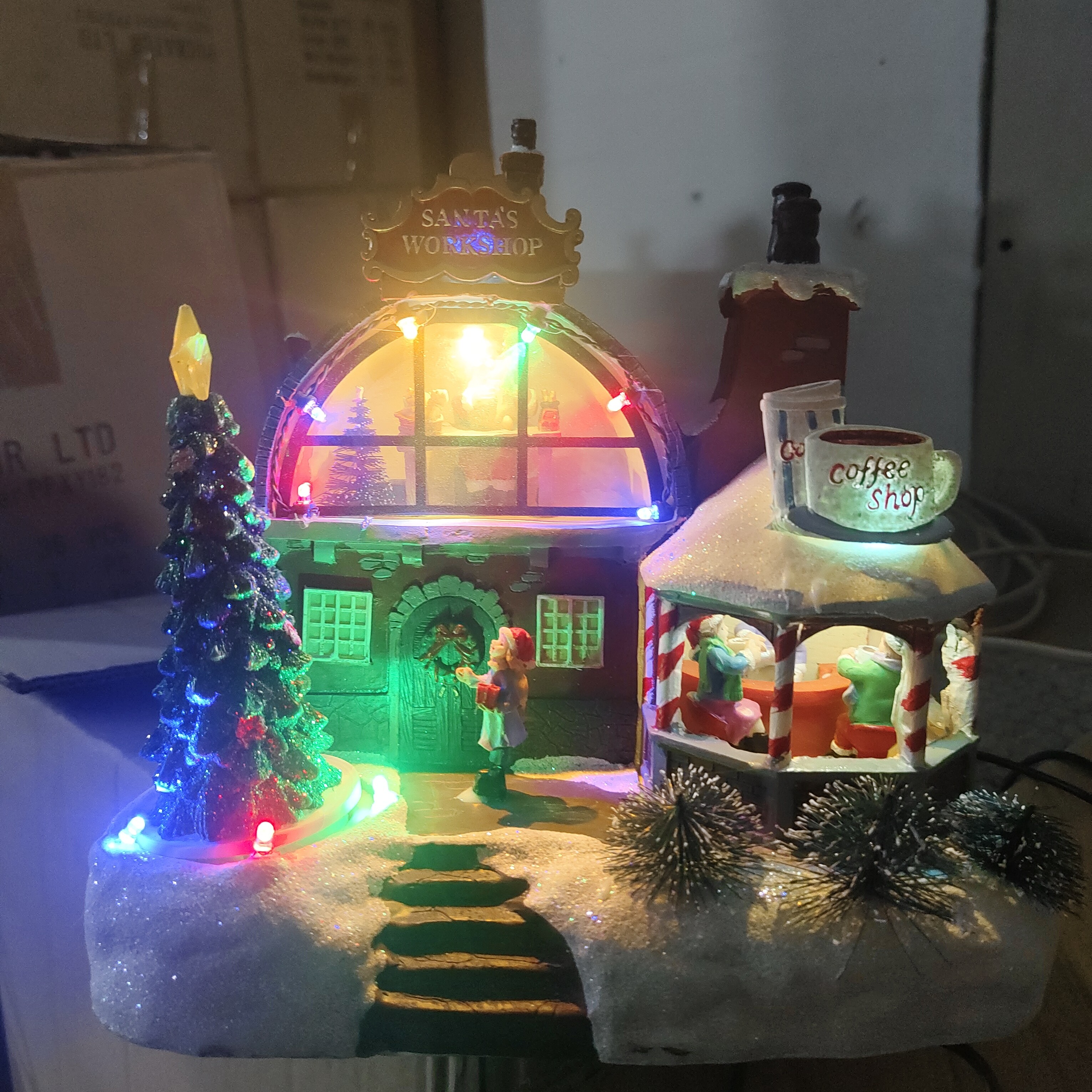 树脂音乐盒咖啡房子摆件（局部磕碰瑕疵 底部没有电池盖 有带电线）