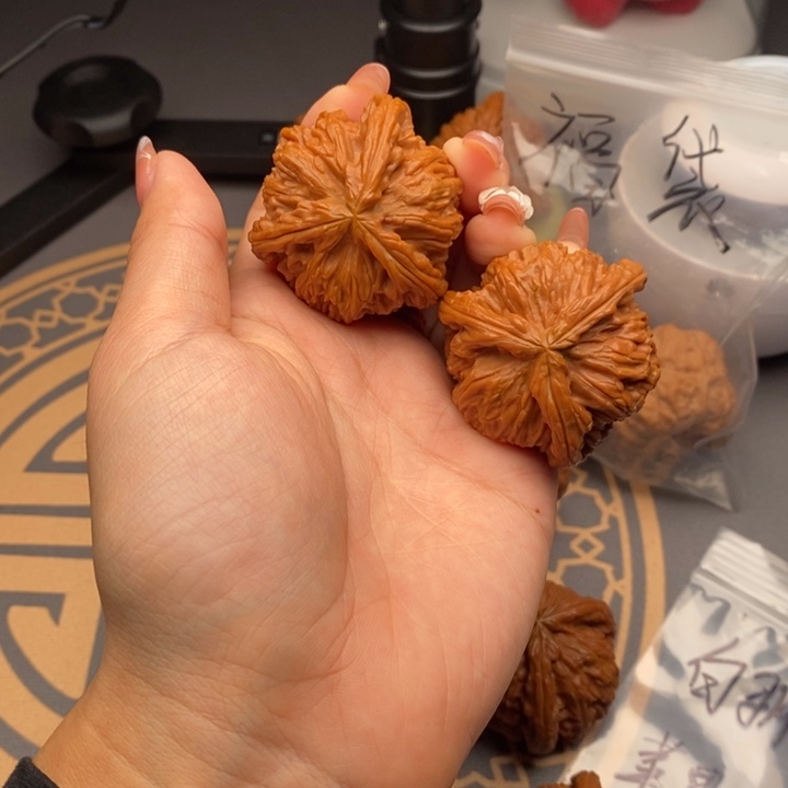 把件文玩核桃M***宝43白狮子三棱