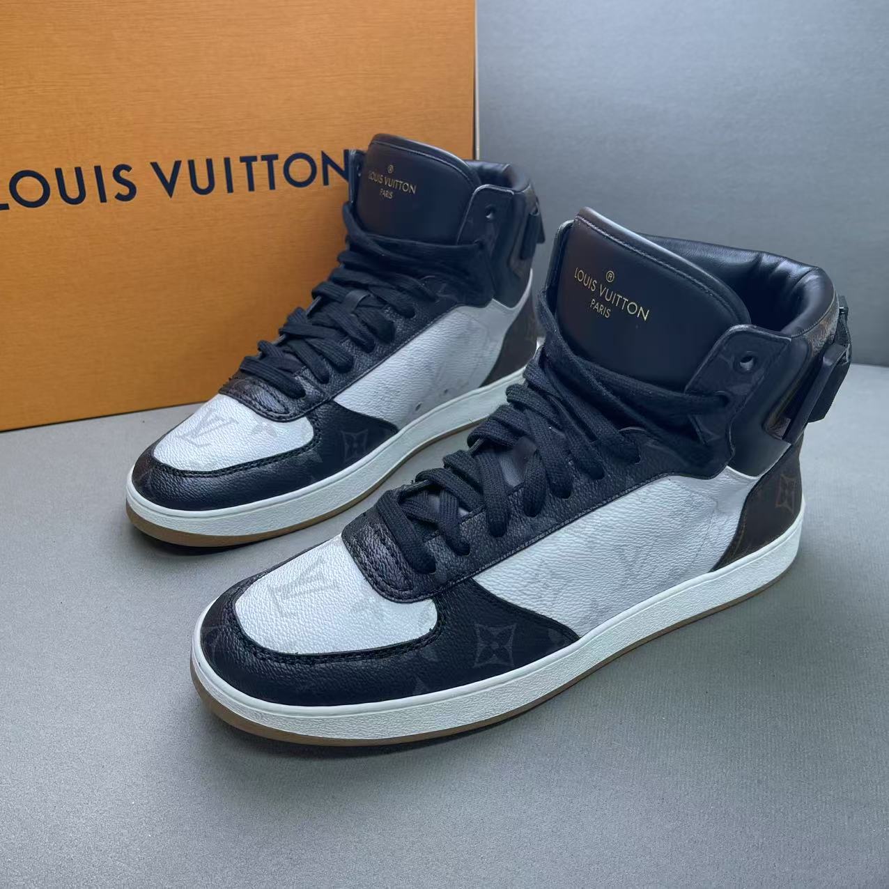 95新 LouisVuitton/路易威登 黑白棕三色老花高帮板鞋 41码
