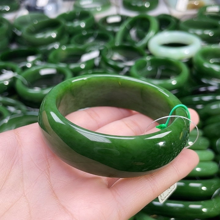 未镶嵌手镯和田玉（碧玉）