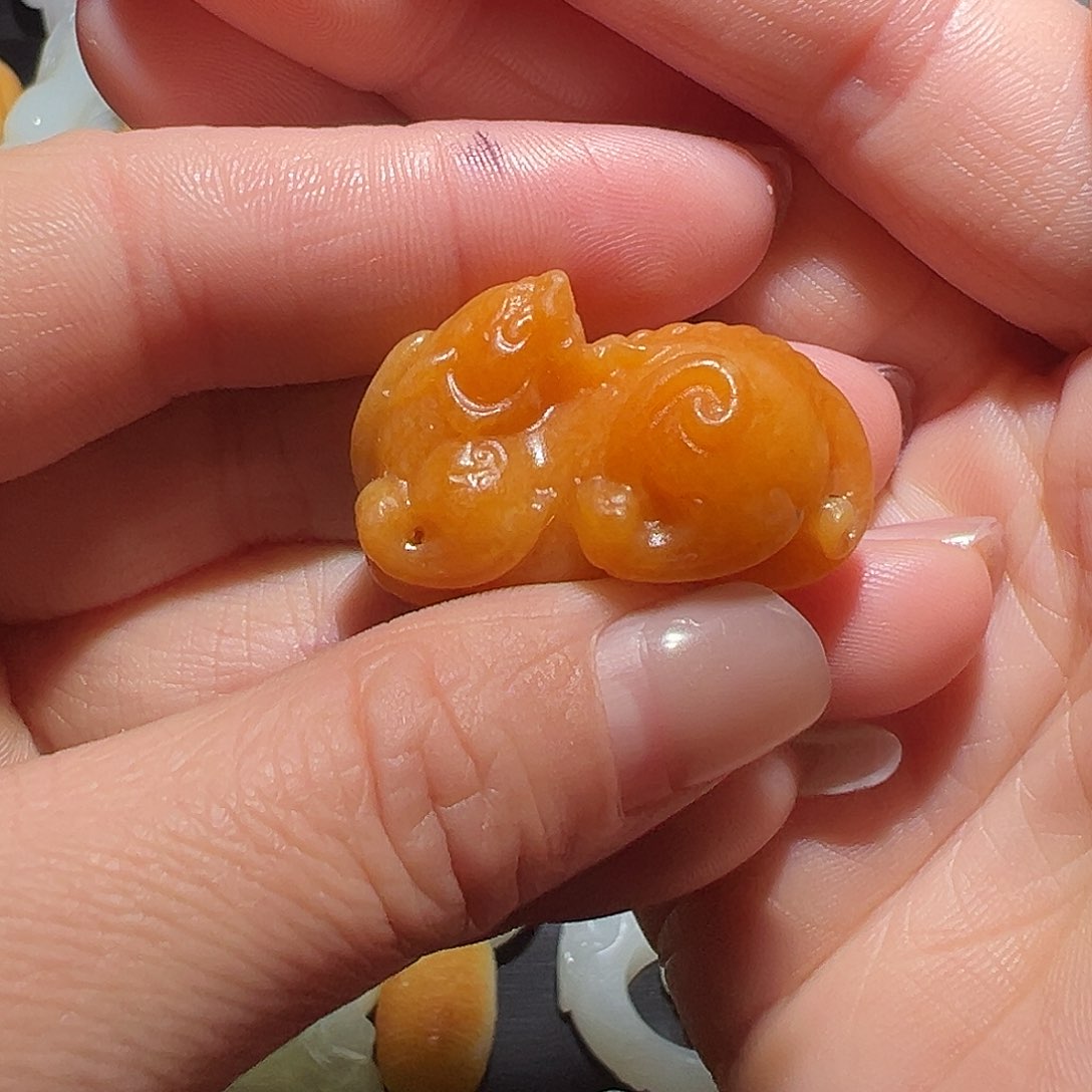 颈饰未镶嵌和田玉戈**山