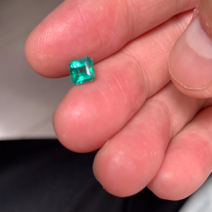 祖母绿裸石未镶嵌