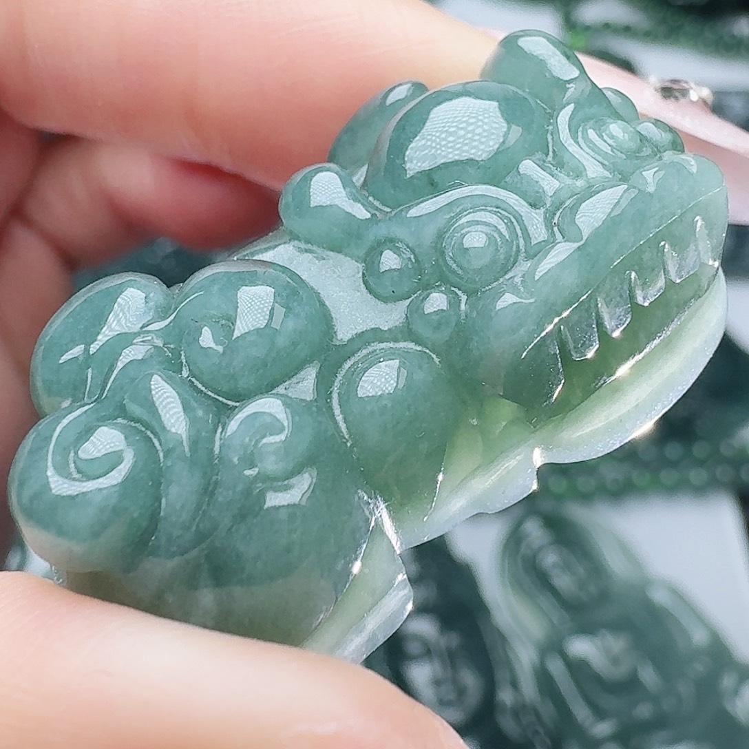 翡翠未镶嵌颈饰天然的A货翡翠多样性发其一 