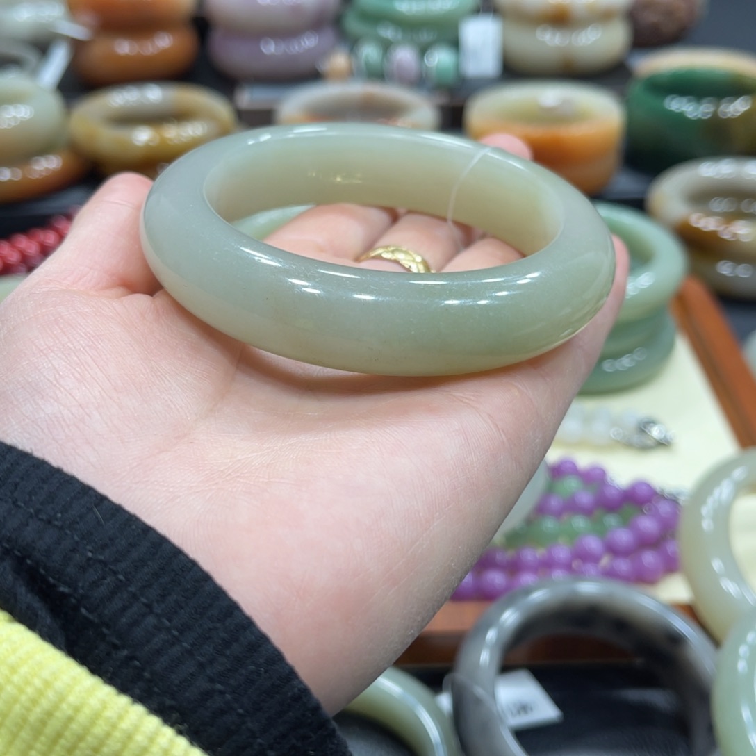 石英质玉手镯未镶嵌