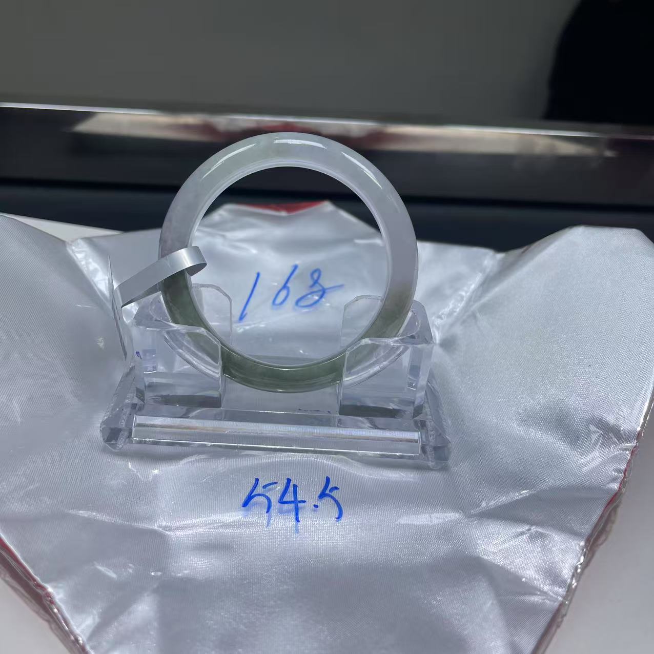 毛货手镯需精细抛光/168