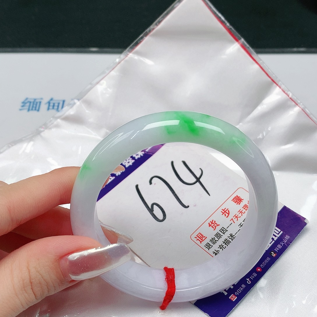 翡翠手镯未镶嵌翡翠手镯