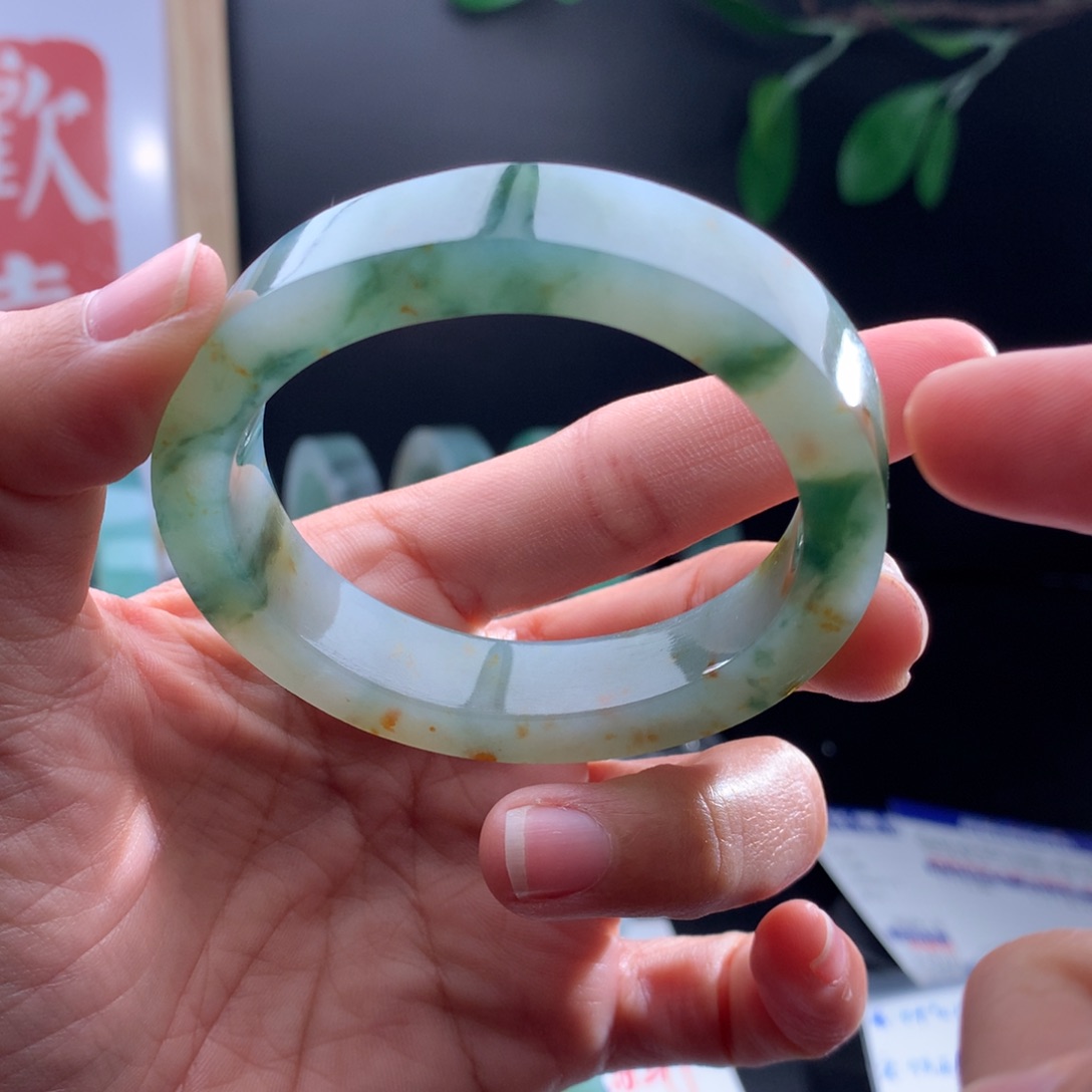 定制翡翠手镯未镶嵌淡**?