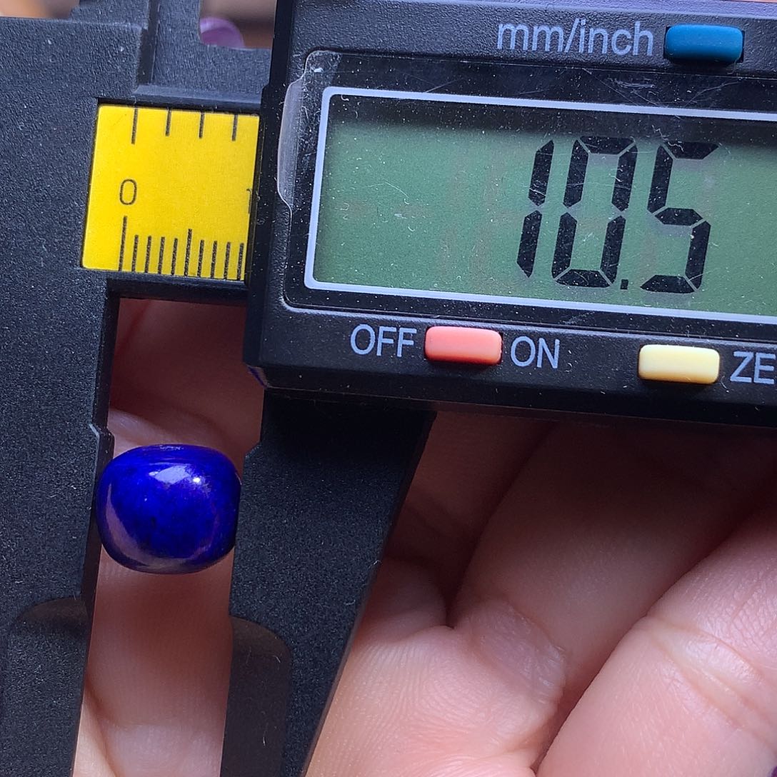 恩***。青金石未镶嵌10.5m/9m老型