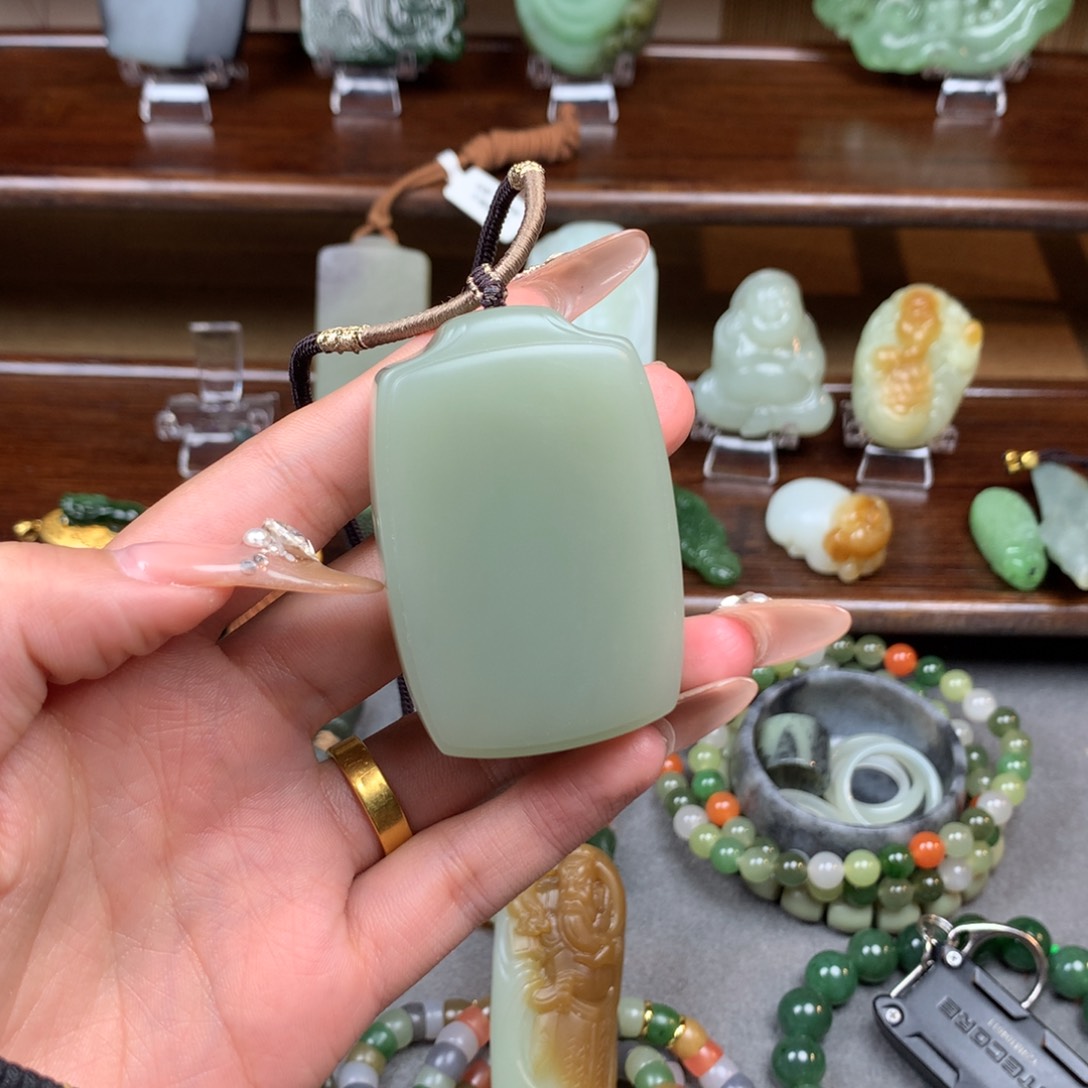 和田玉（糖玉）挂件未镶嵌丨**柱