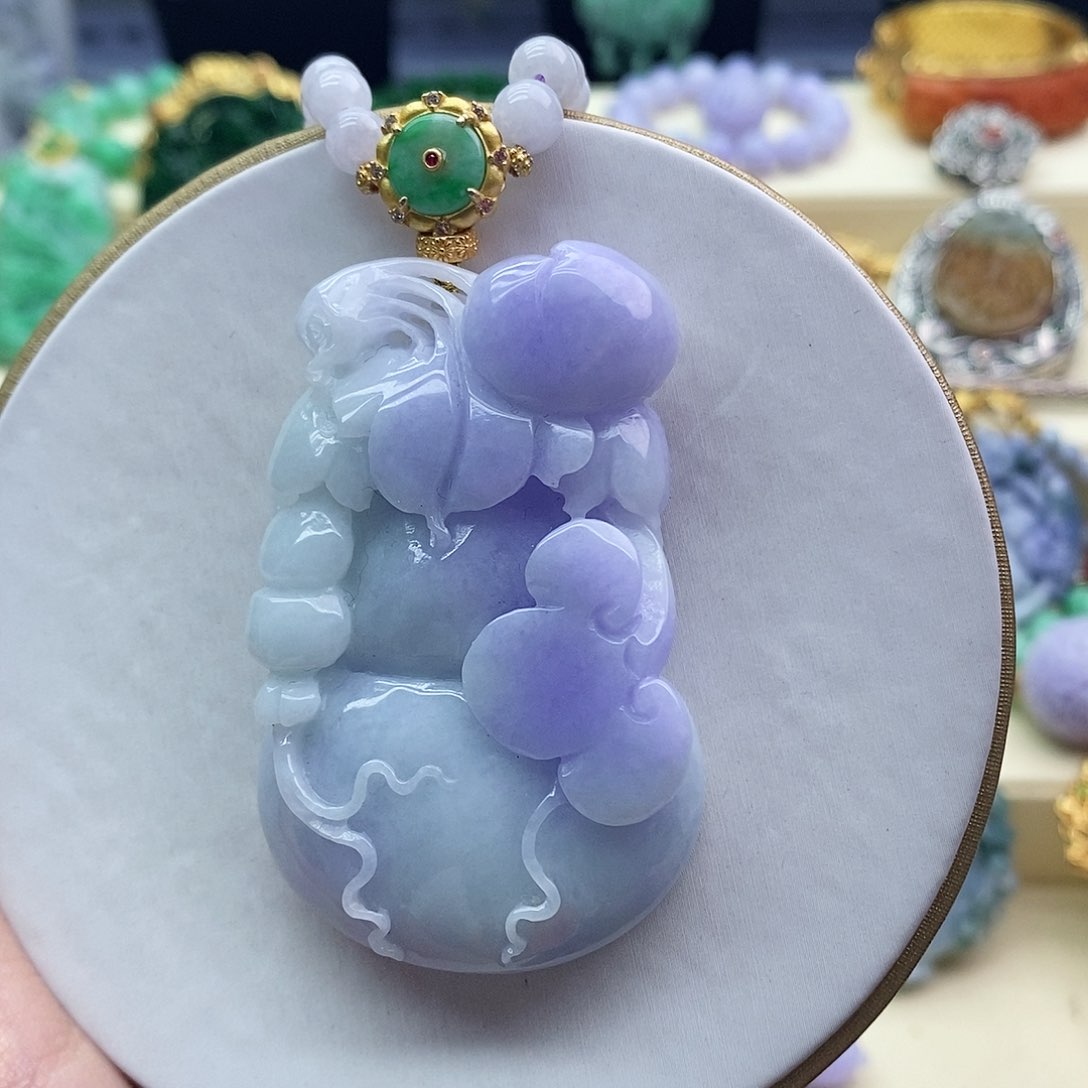 翡翠未镶嵌吊坠(赠链)