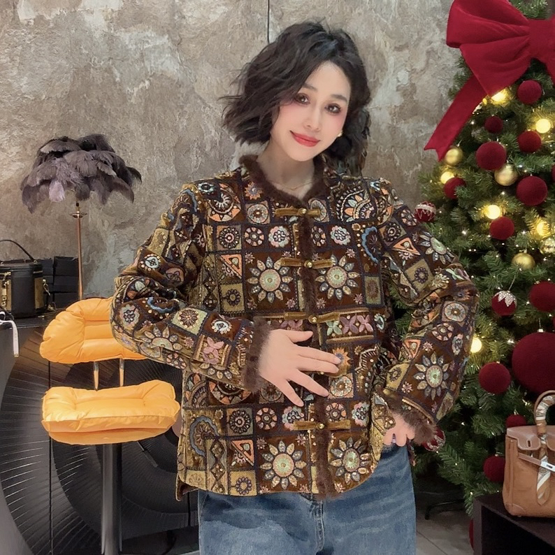 冬季新款新中式咖色刺绣方块貂毛边加棉外套