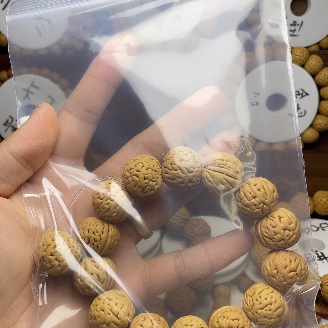 祁***巴桃核吊坠桃核手串肌肉盘锦