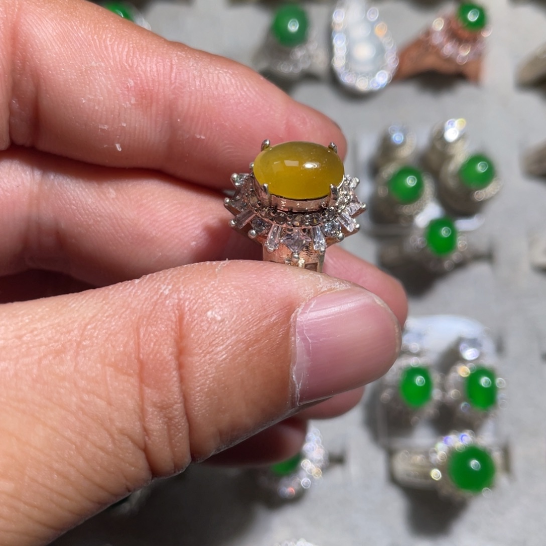 翡翠裸石冰黄翡蛋面铜托