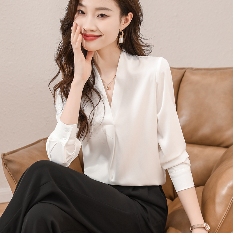 白色缎面V领长袖衬衫女春秋气质设计感时尚衬衣法式洋气职业上衣