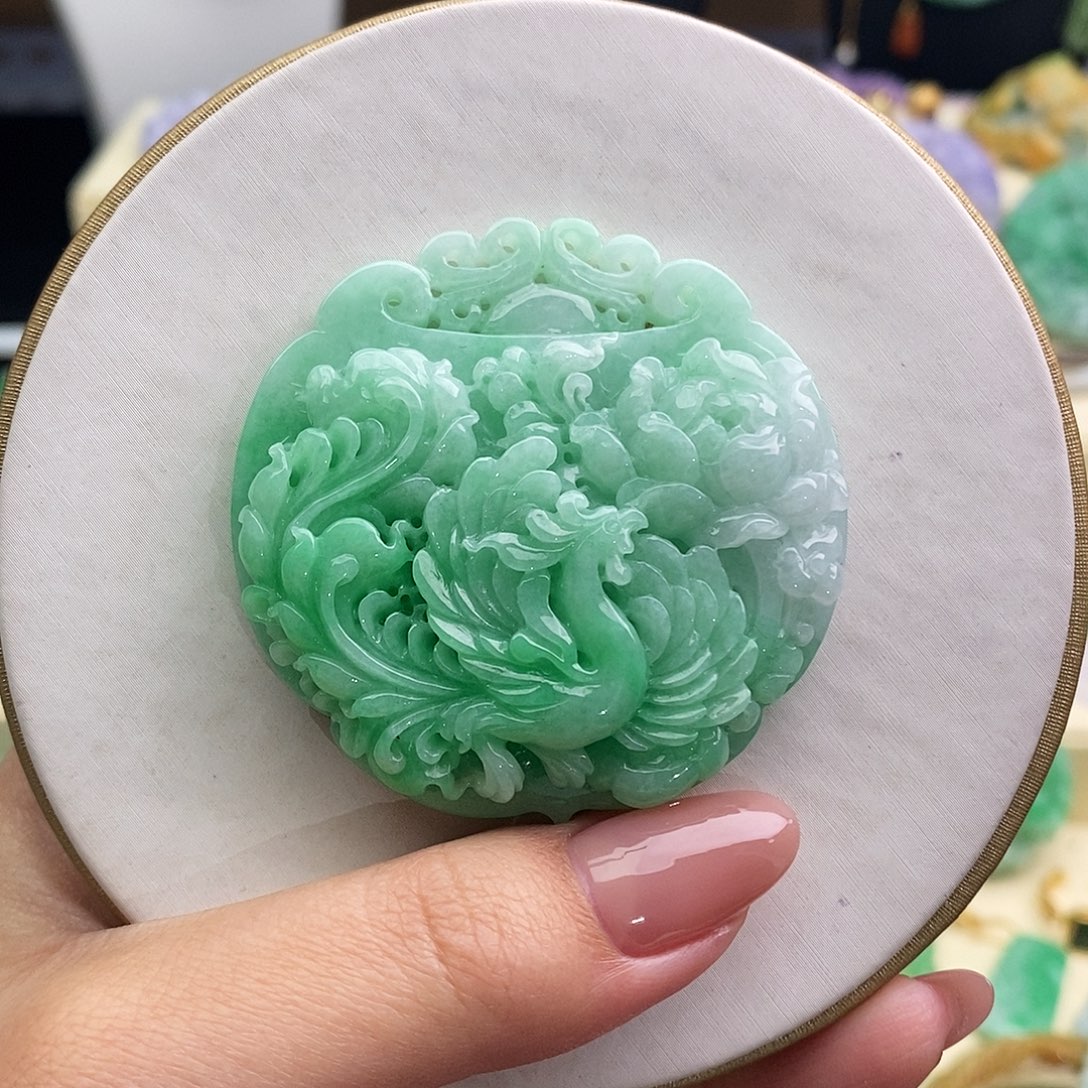 翡翠未镶嵌吊坠(赠链)