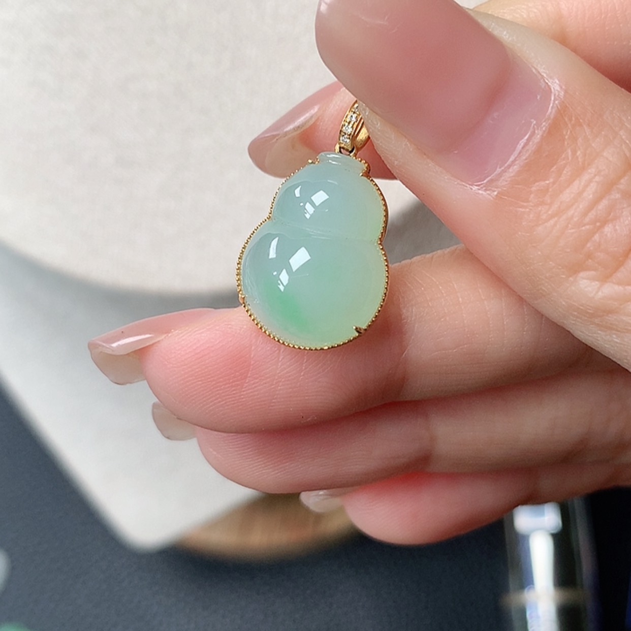 【闪购商品】翡翠吊坠(赠链)18K金镶嵌