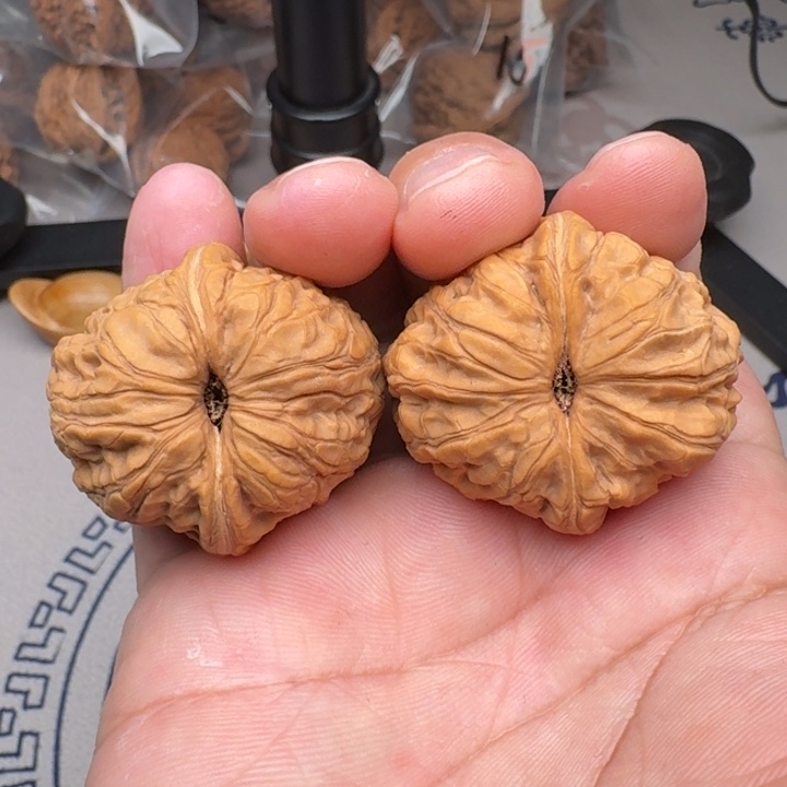 桃核把件山地元宝边37尺21