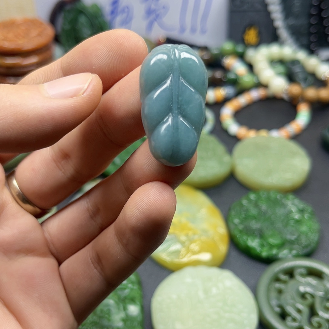 翡翠颈饰未镶嵌翡翠