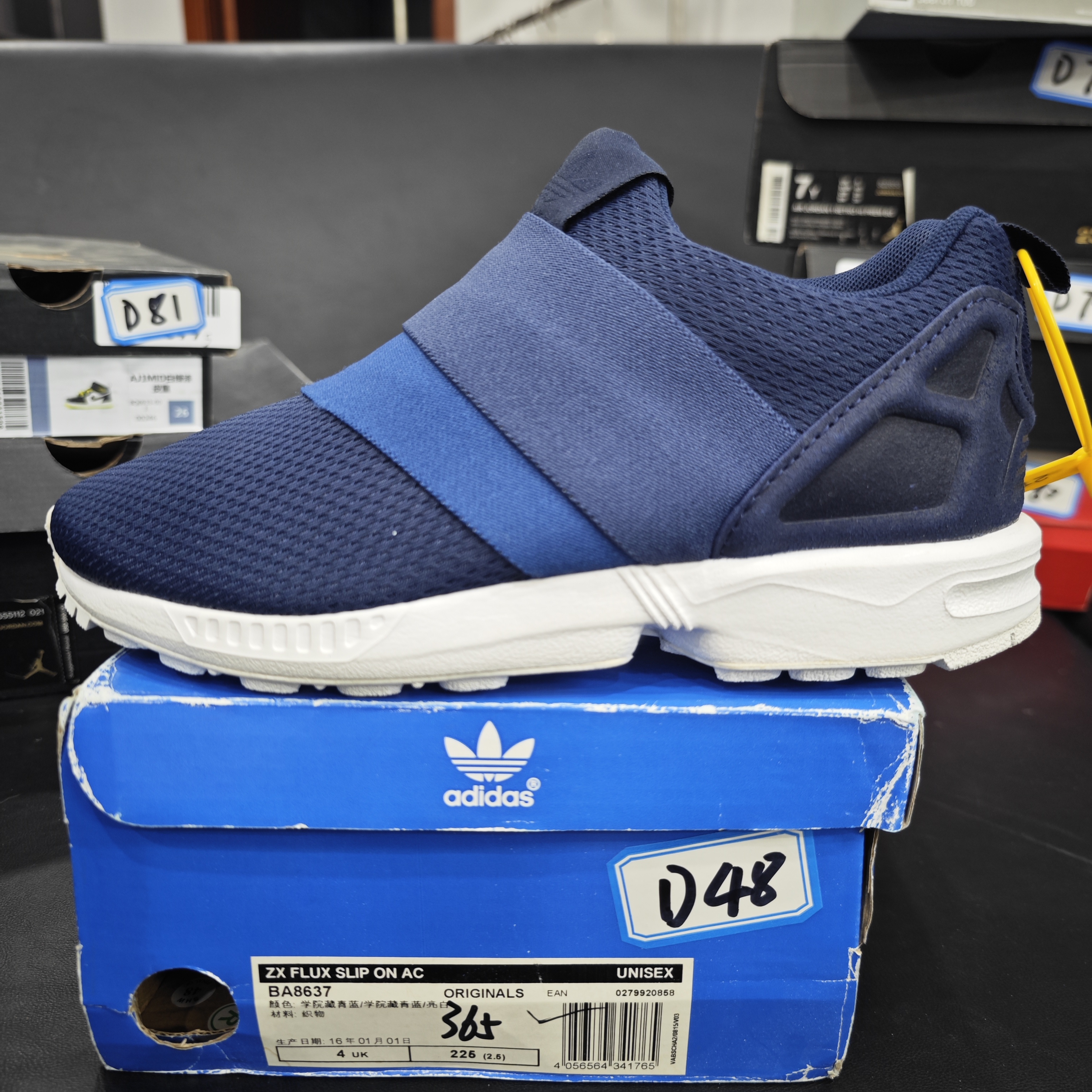 adidas 低帮休闲跑鞋鞋 4uK码 全新原盒 12月31 bai D48 秒