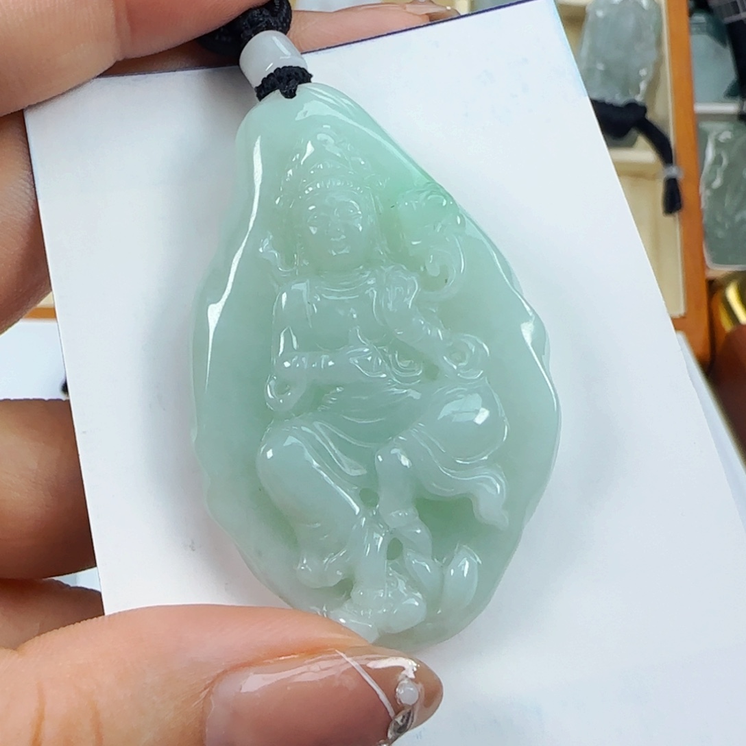 翡翠未镶嵌颈饰  