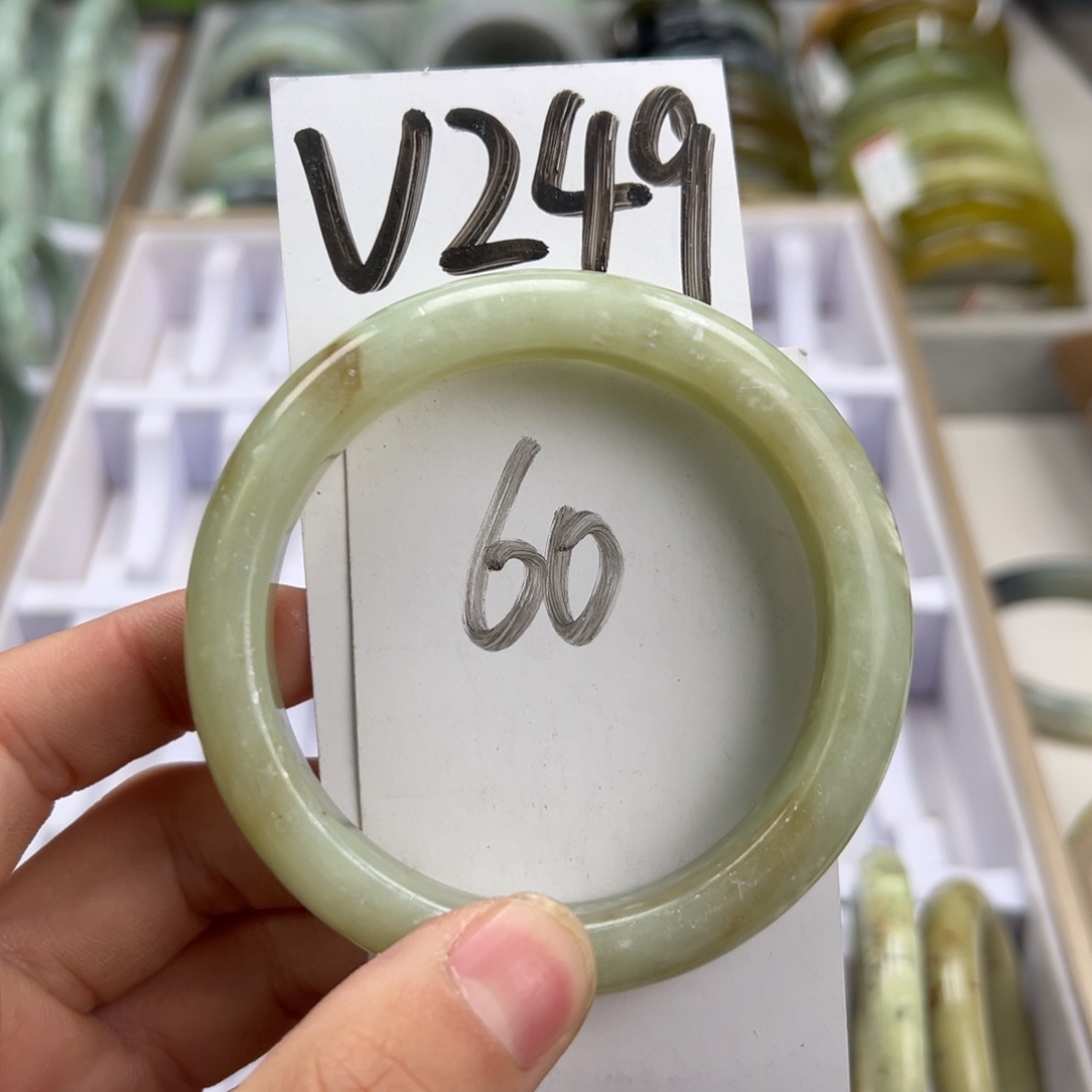 岫玉手镯未镶嵌天然岫玉微瑕