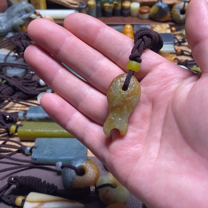 蛇纹石玉未镶嵌挂件