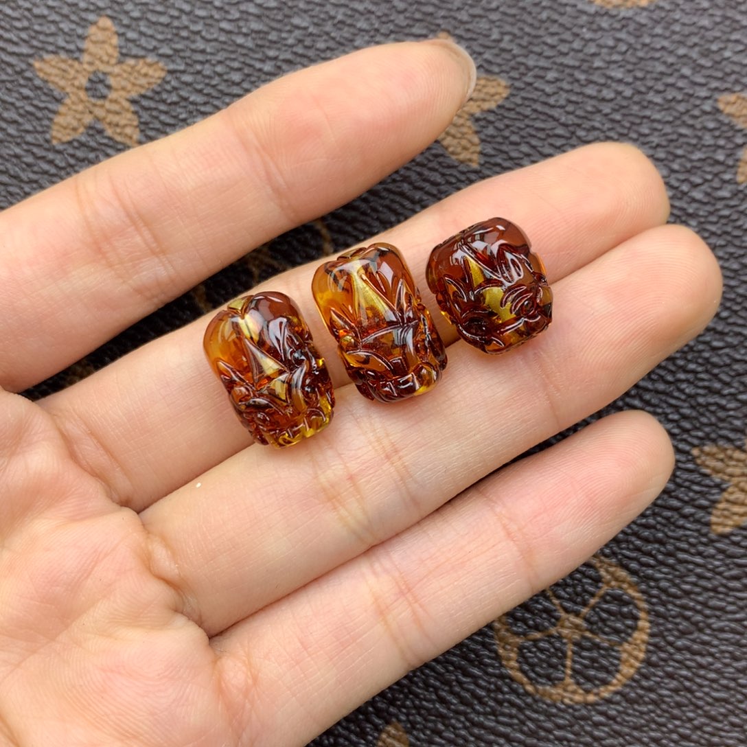 琥珀未镶嵌珠宝奇石