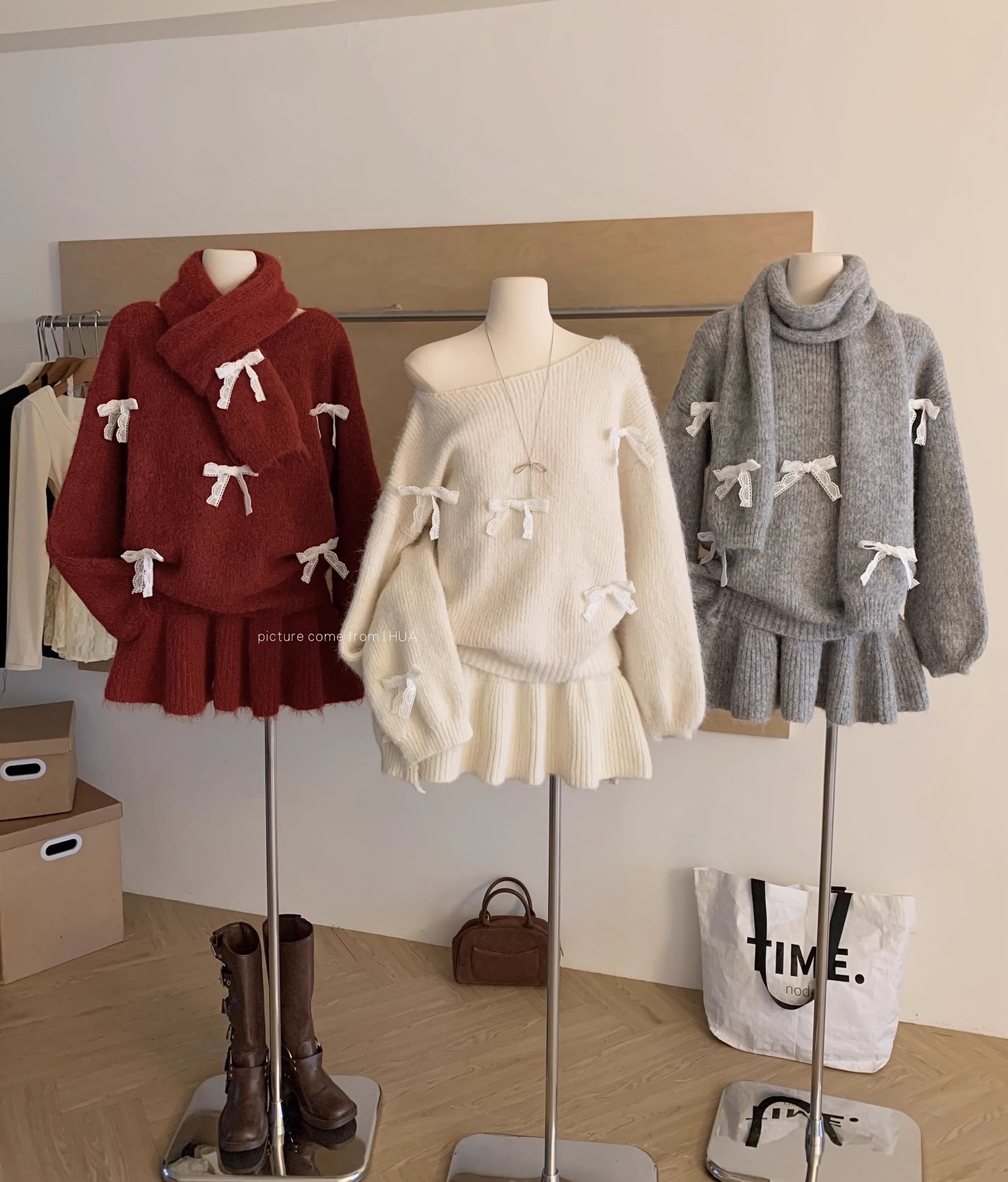 圣诞新年红2025新款毛衣蝴蝶慵懒宽松上衣+短裙+围巾三件套