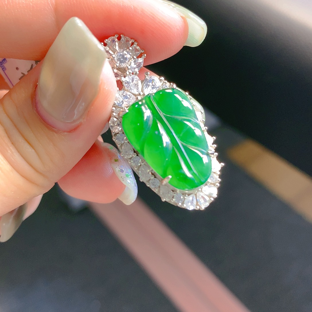 翡翠颈饰银S925镶嵌翡翠