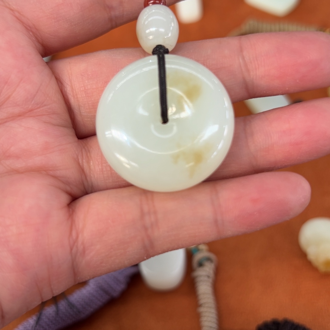 和田玉（糖玉）未镶嵌车挂