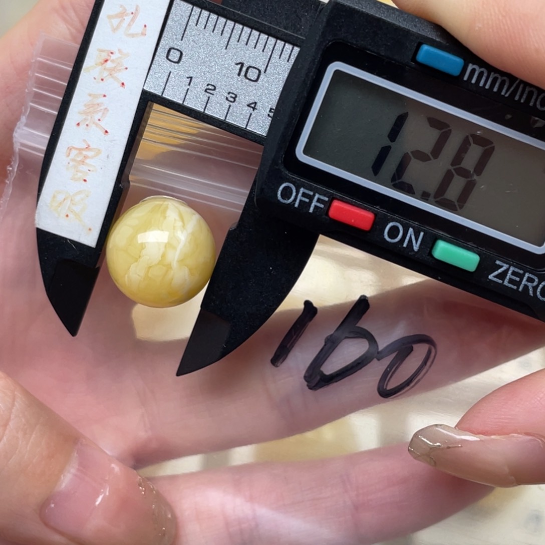 蜜蜡裸石未镶嵌庆****?蜜蜡