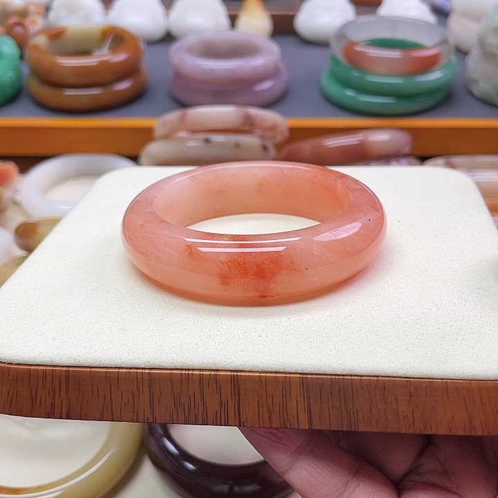 未镶嵌手镯石英质玉