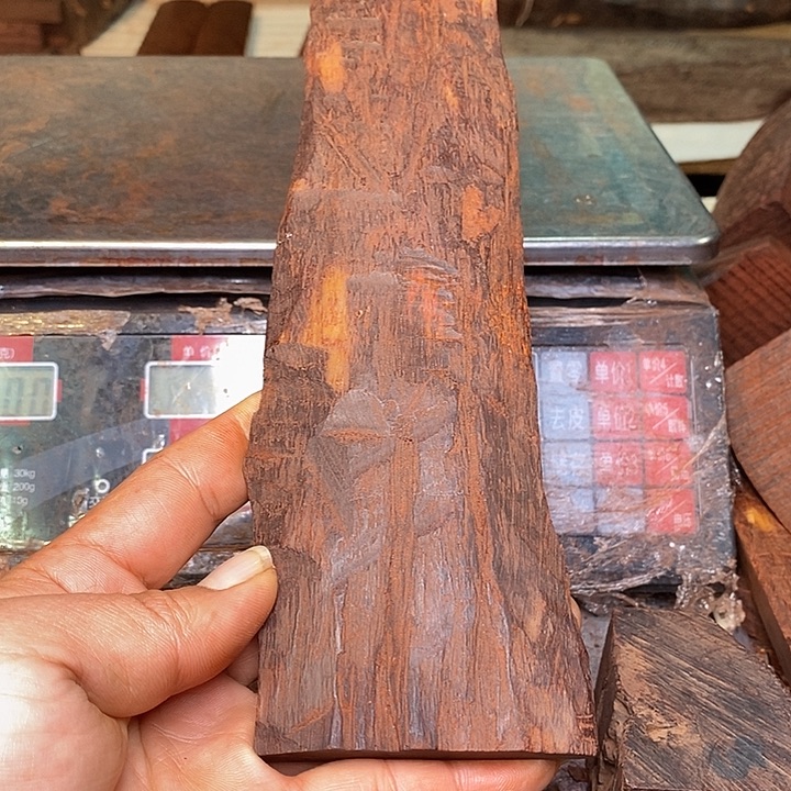 檀香紫檀（小叶紫檀）背*