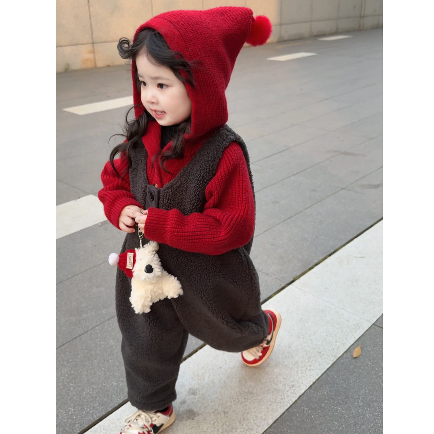 韩国童装2024秋冬新款灰色毛毛背带连身裤儿童红色连帽毛衣套装