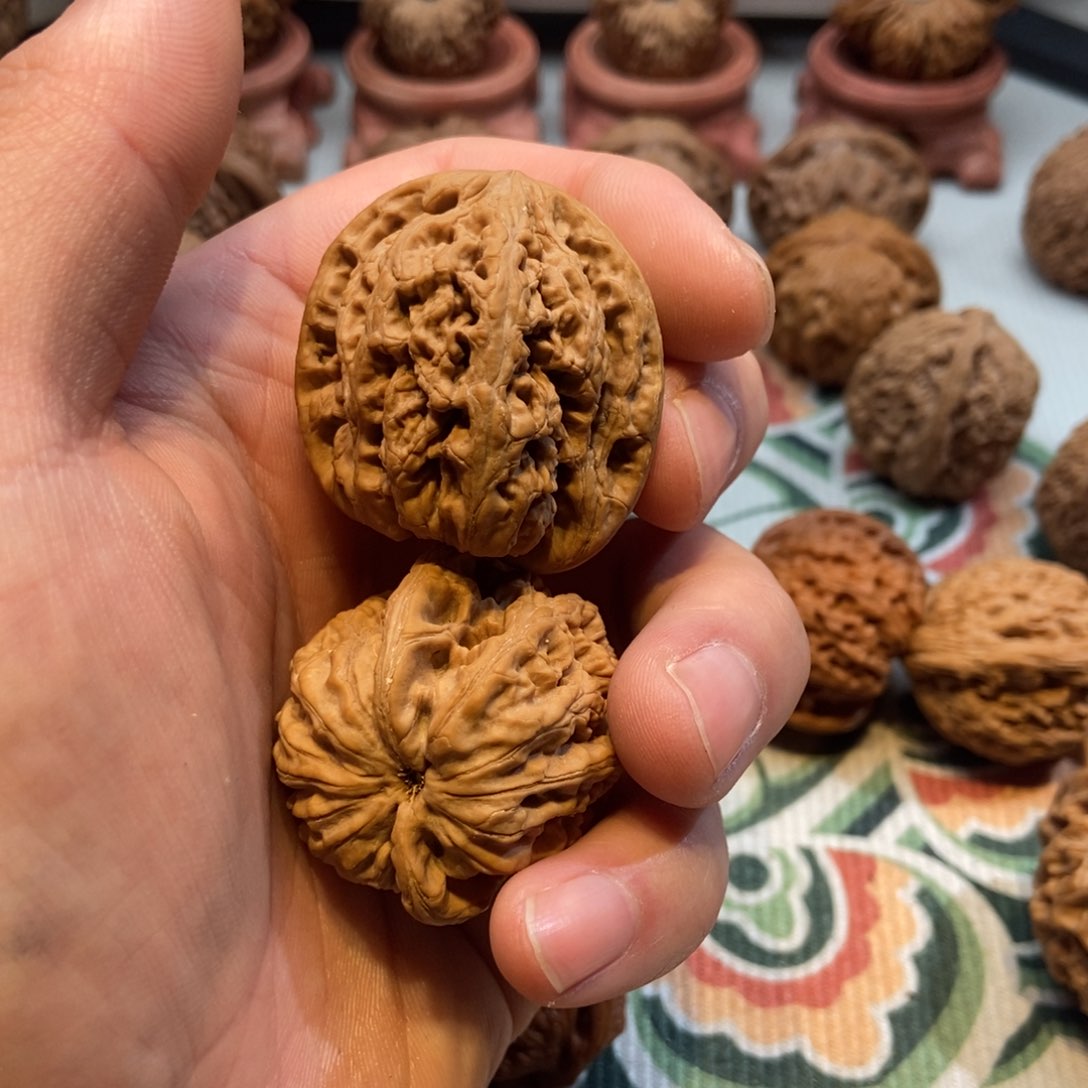 文玩核桃吊坠知*道38粗筋