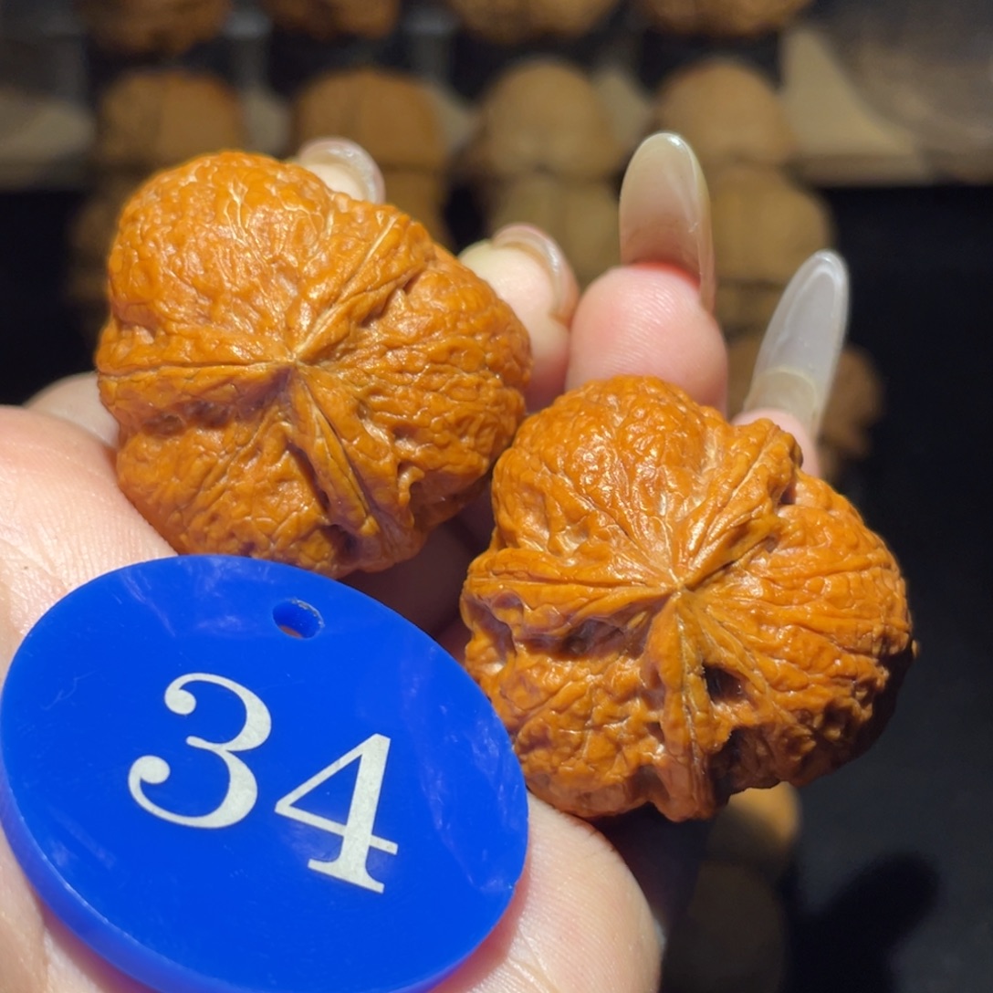 三棱红皮35尺寸核桃。