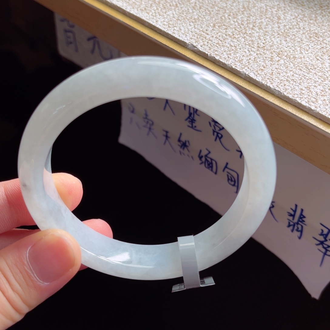 翡翠手镯未镶嵌手镯