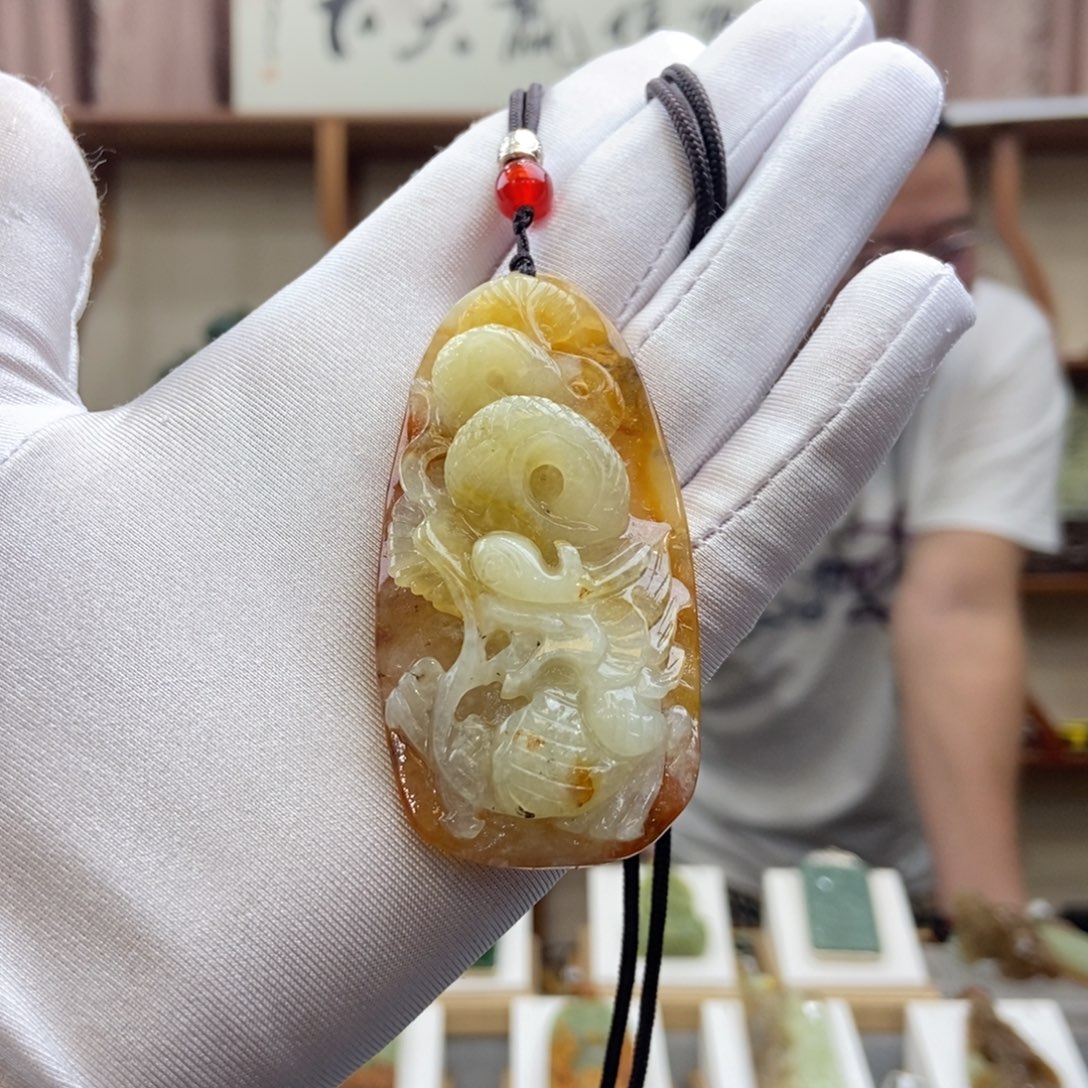 蛇纹石玉未镶嵌颈饰