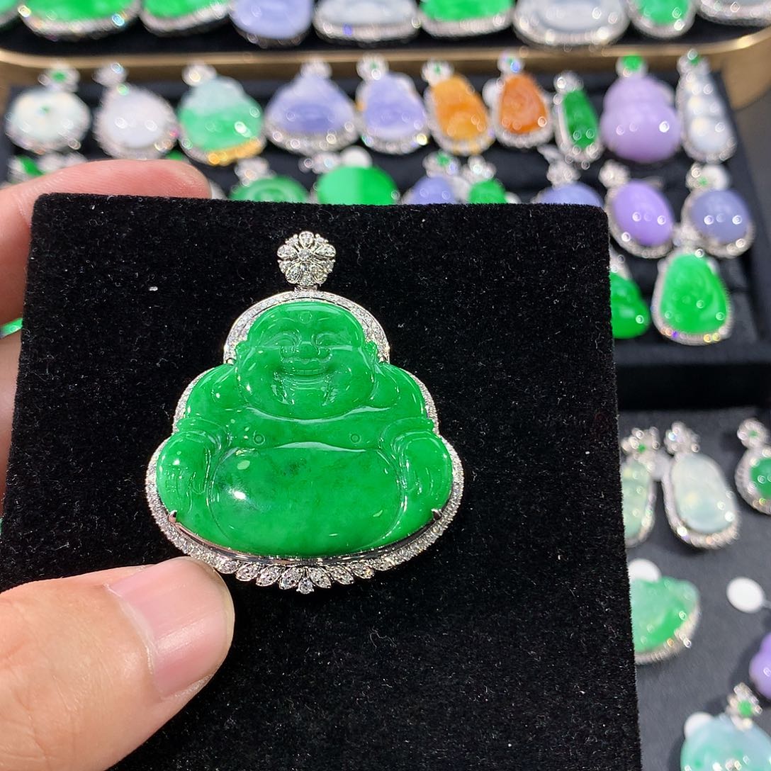 翡翠18K金镶嵌颈饰