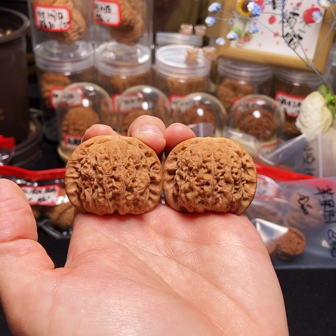 文玩核桃吊坠41血麒麟