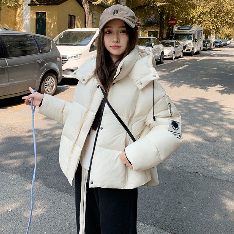 2025年冬季短款新款时尚休闲棉服女高级感宽松加厚保暖面包服外套