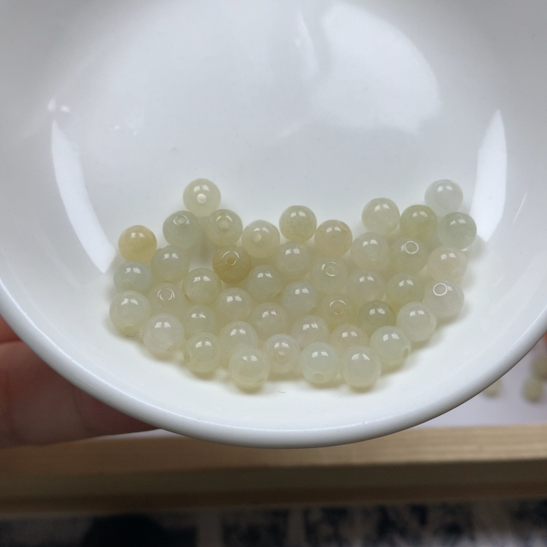 翡翠散珠冰黄。卡5➕。40➕5颗。单圈 