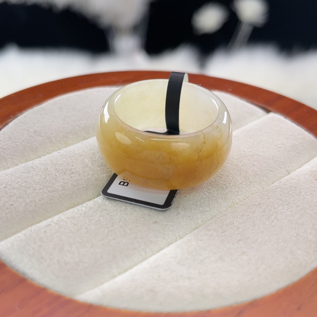 和田玉未镶嵌戒指l21。糖白轮胎。19.3。不退换