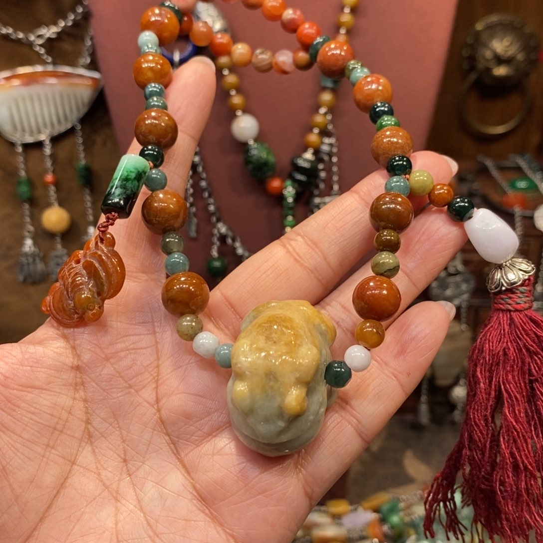 翡翠吊坠(赠链)未镶嵌