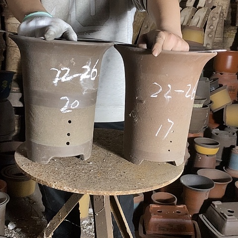 中国宜兴紫砂花盆，